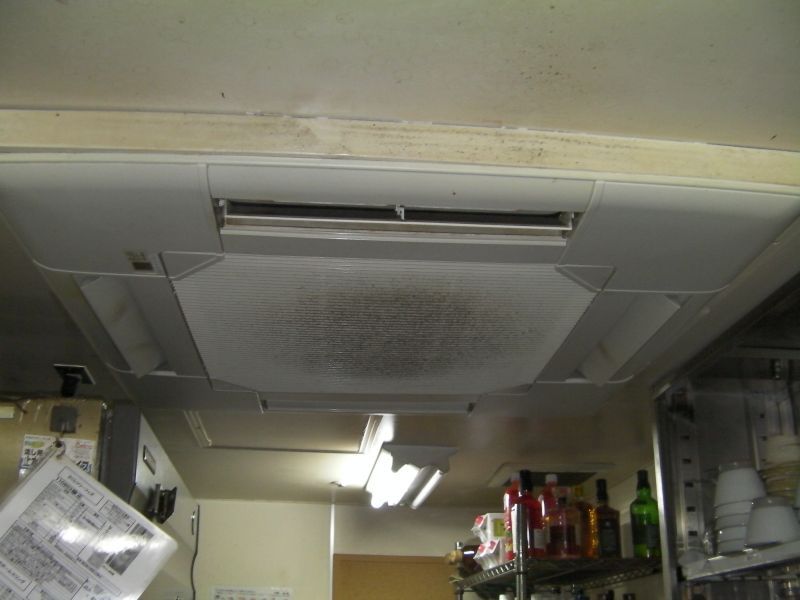 三洋（SANYO）業務用エアコン修理　奈良県橿原市　飲食店・厨房設置　天カセ4方向タイプ