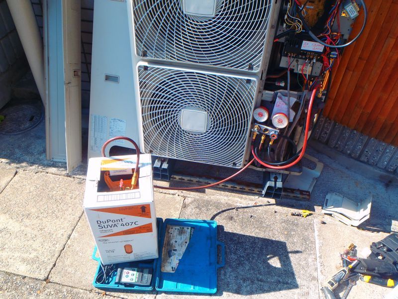 三菱重工（SAISON）業務用エアコン修理　エラーコード・E42　大阪府松原市　ラーメン店