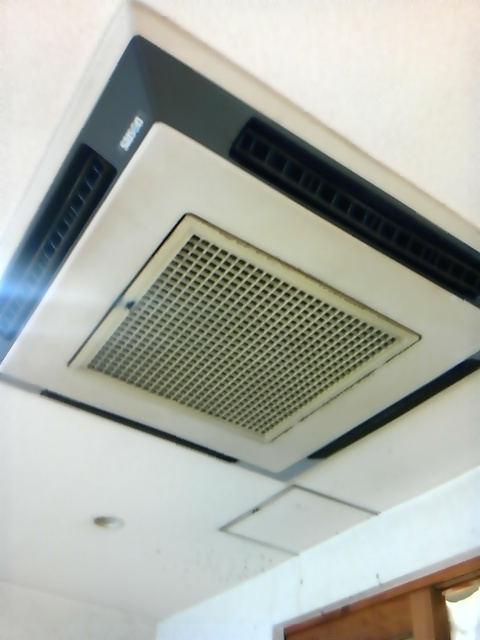 三菱重工(SAISON)業務用エアコン修理　エラーコード・E3　天カセ４方向　　個人宅