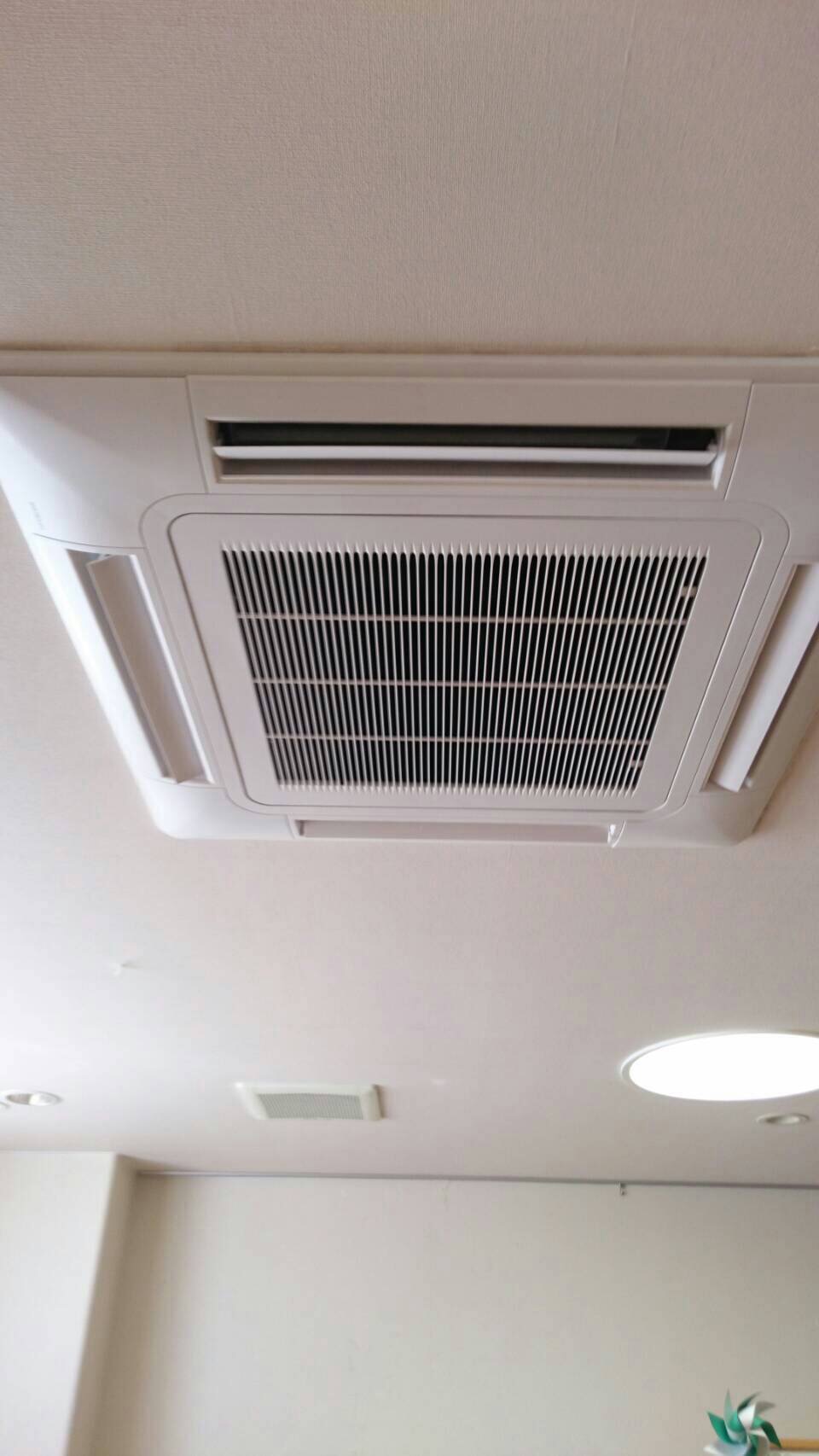 ダイキン（DAIKIN）業務用エアコン　型番：ＳＺＲＣ160ＢＭ（天カセ４方向　６馬力　トリプルタイプ）入替工事　セレクトショップ店内設置　　